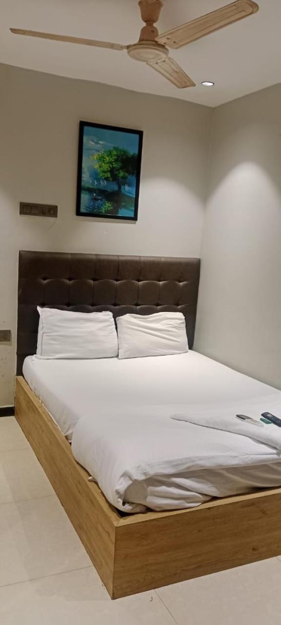 Hotel Sunrise Residency Mumbai Exteriör bild